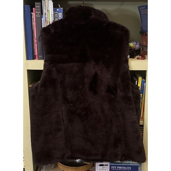 Marc New York Women L Chocolate Brown Faux Fur Sleeveless Vest Pockets Soft EUC - Picture 4 of 4